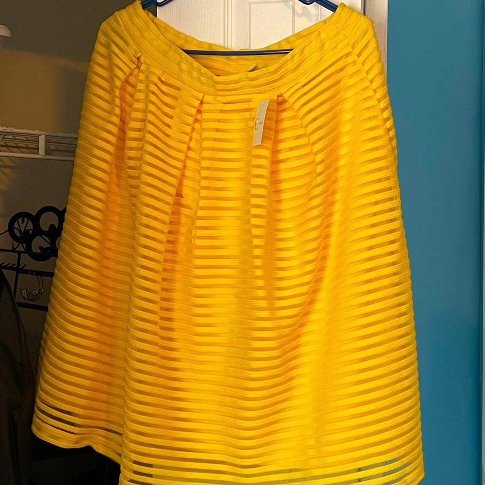 Sunshine yellow cute skirt! 😁